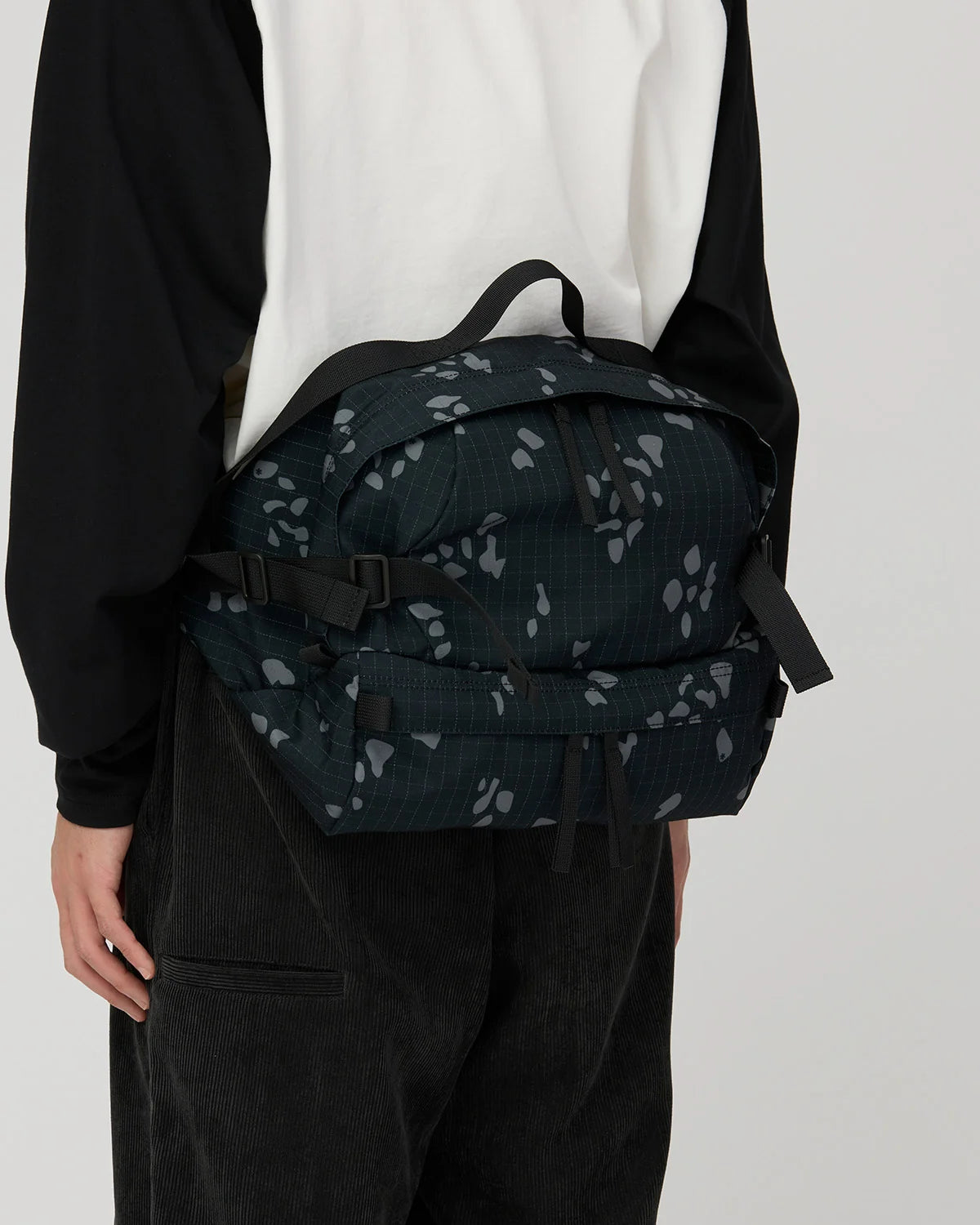 SNOW PEAK - REFLECTIVE NIGHT CAMO BAG - GRIGIO