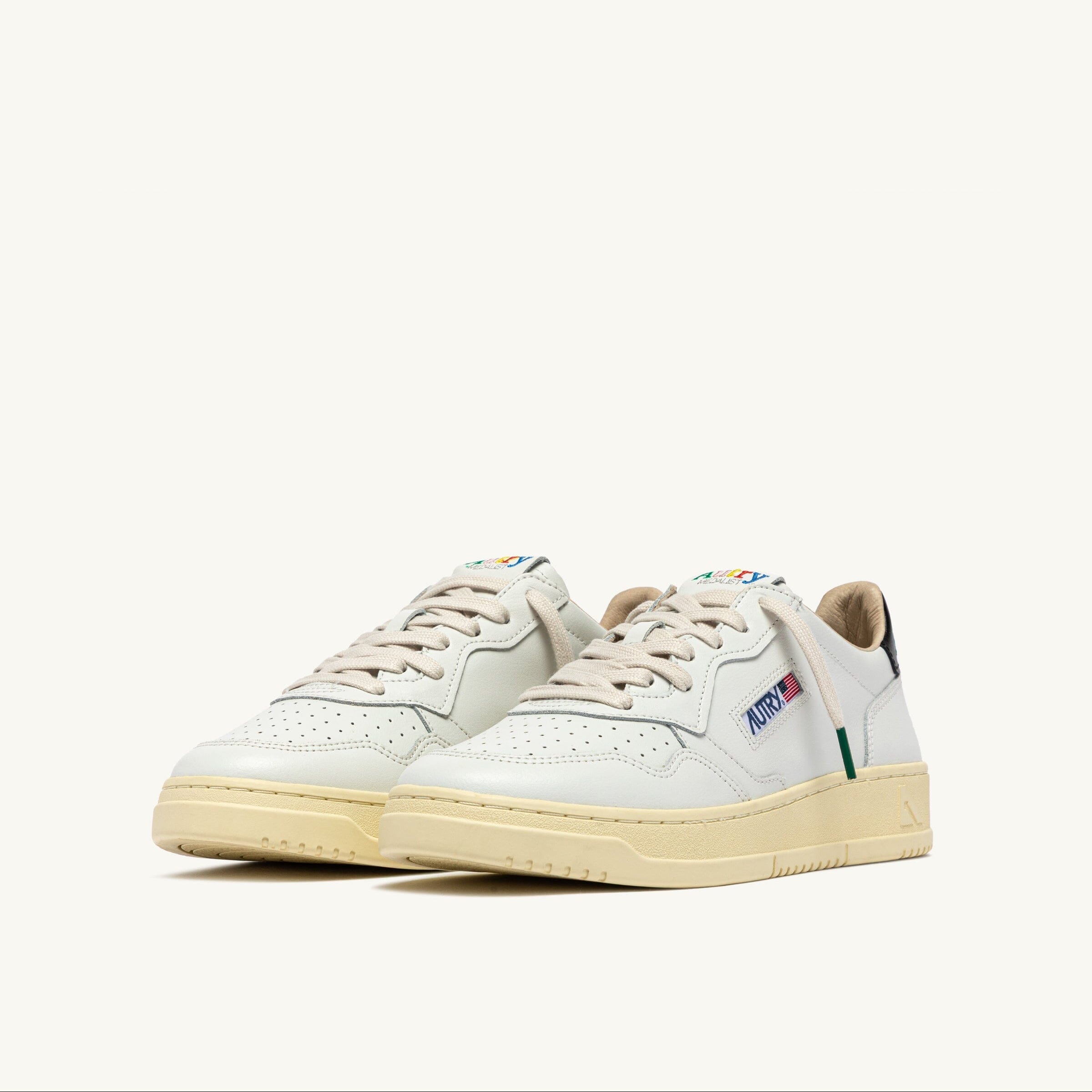 AUTRY - AULW BG02 - Sneakers MEDALIST - Bianco Nero Scarpe Donna AUTRY - Collezione donna
