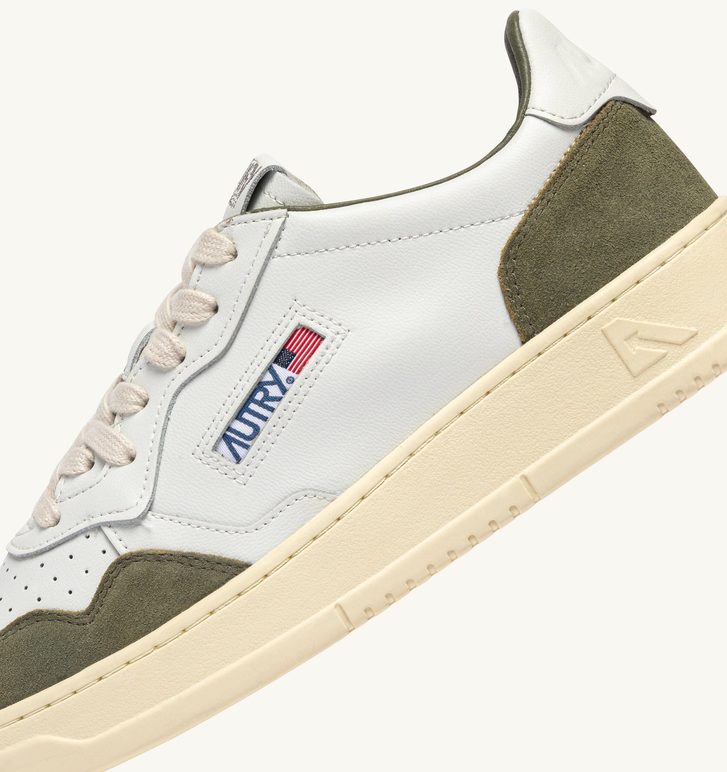 AUTRY - AULM FT21 - Sneakers MEDALIST - Bianco Verde militare Scarpe Uomo AUTRY - Collezione uomo