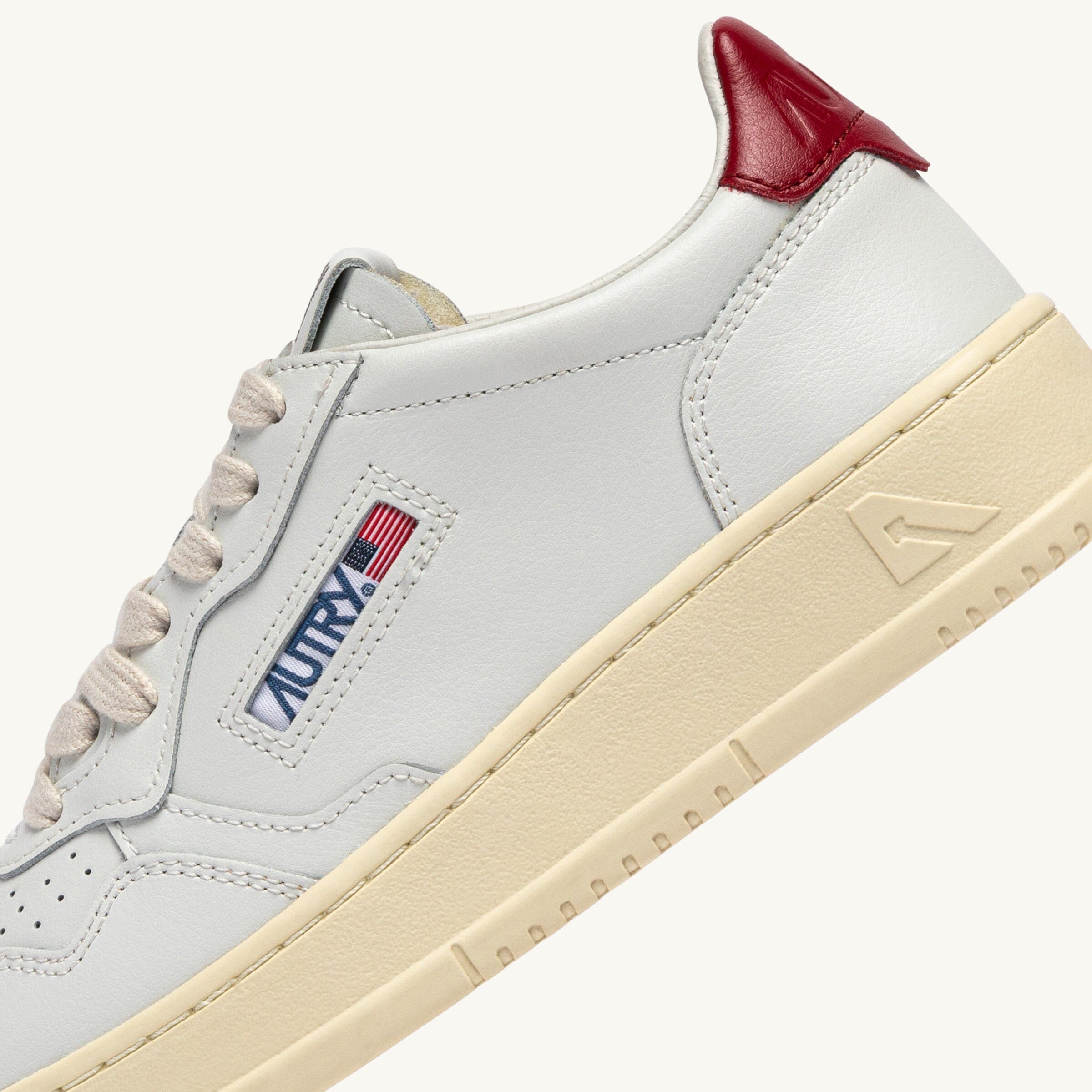 AUTRY - AULM LL33 - Sneakers MEDALIST - Bianco Rosso Scarpe Uomo AUTRY - Collezione uomo