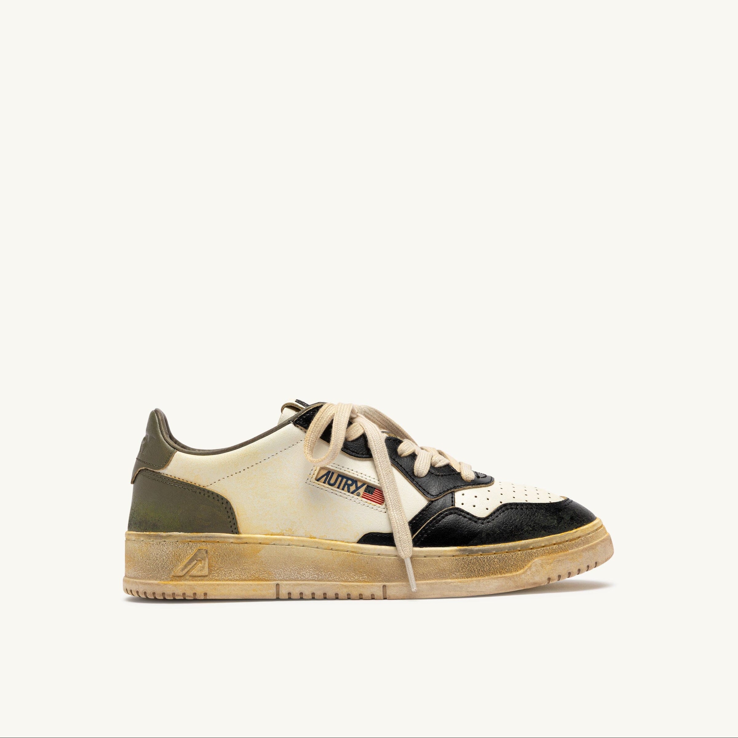 AUTRY - Sneakers - AVLM SV06 - LOW MAN LEAT VINTAGE - Pelle bianca covert green e nera Scarpe Uomo AUTRY - Collezione uomo
