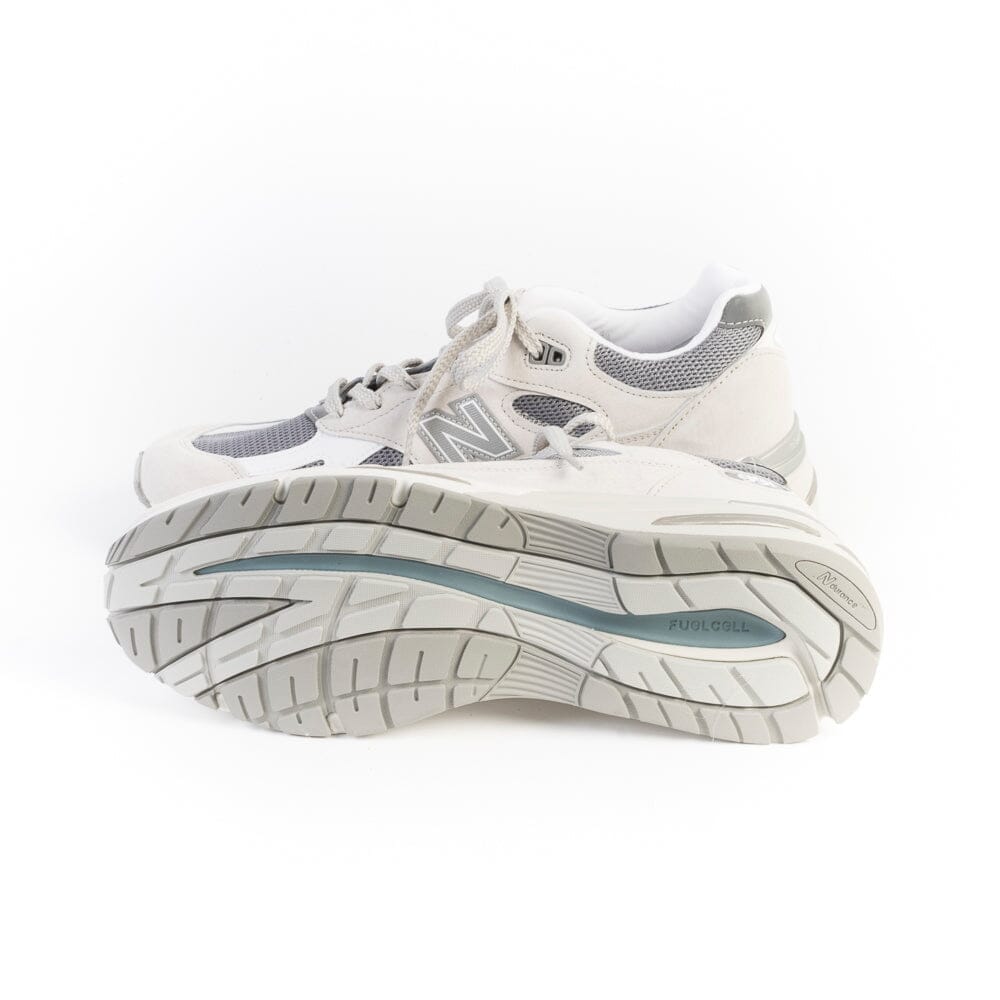 NEW BALANCE - Sneakers - U991LG2 V2 - Grigio Chiaro Scarpe Donna NEW BALANCE - Collezione Donna
