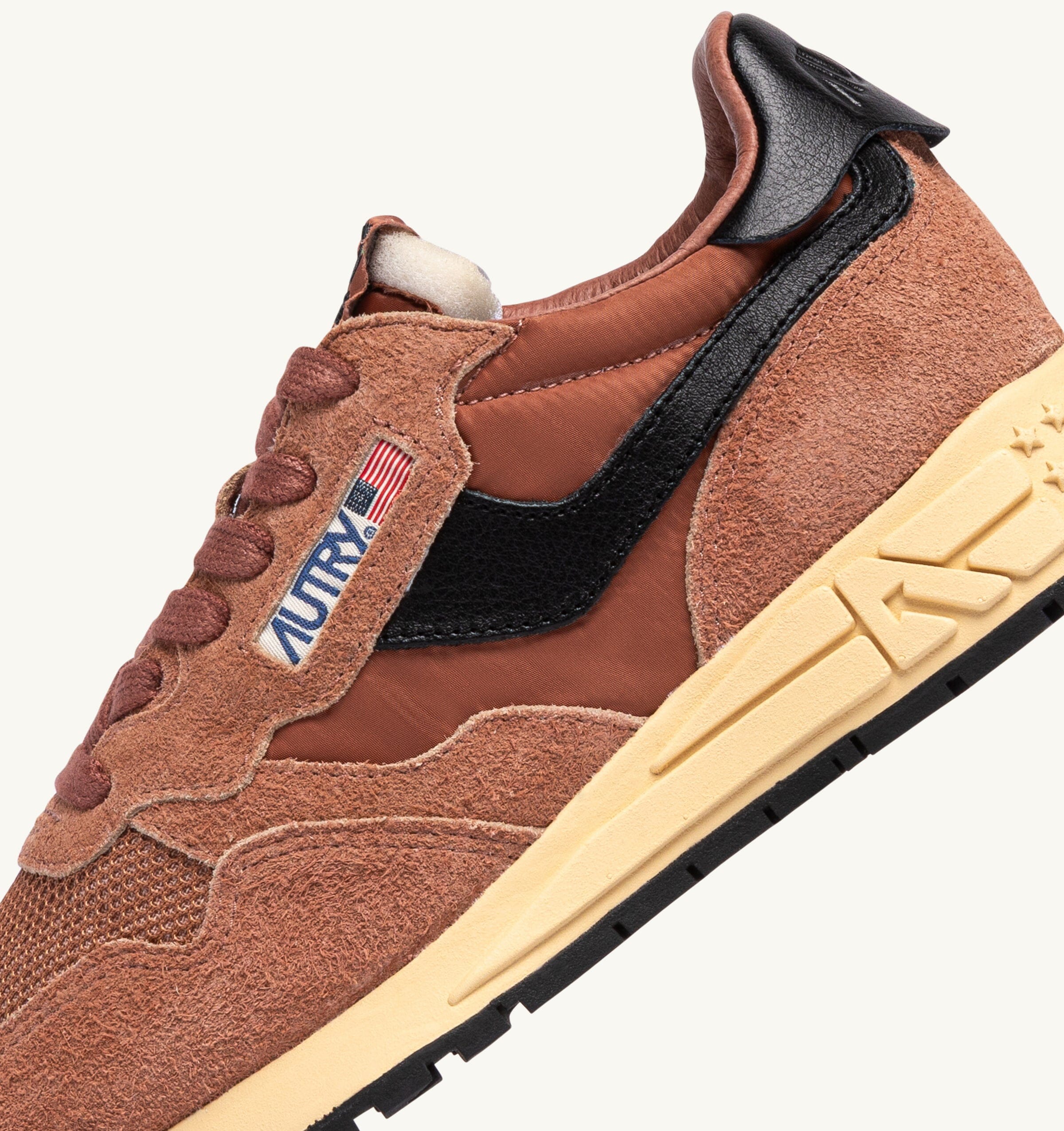 AUTRY - WWLW UT54 - Sneakers REELWIND - Mocha Nero Scarpe Donna AUTRY - Collezione donna