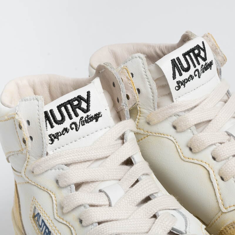 AUTRY AVMW YL01 - MID WOM LEAT/LEAT - Super Vintage - Bianco Scarpe Donna AUTRY - Collezione donna