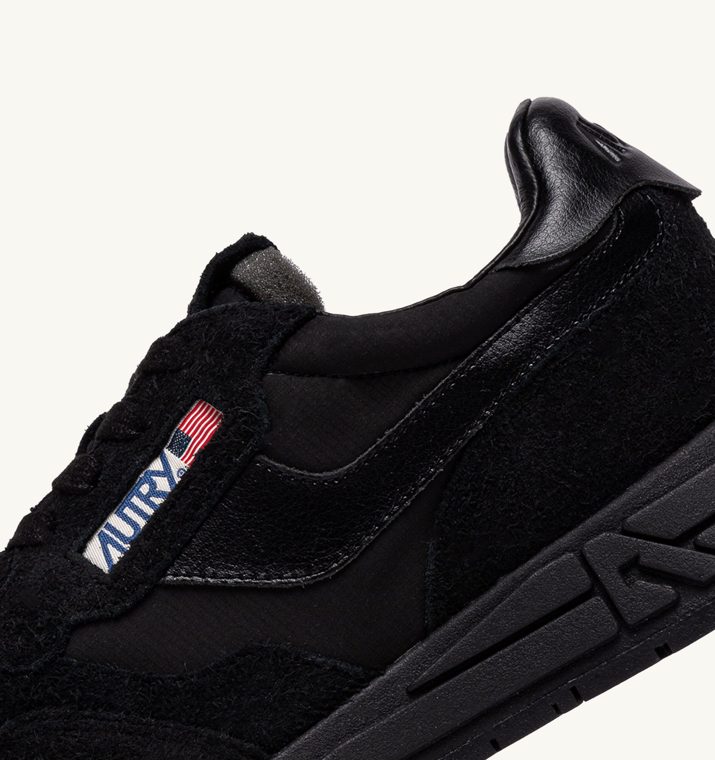 AUTRY Sneakers WWLM RM04 - Autry REELWIND - Nero Scarpe Uomo AUTRY - Collezione uomo 